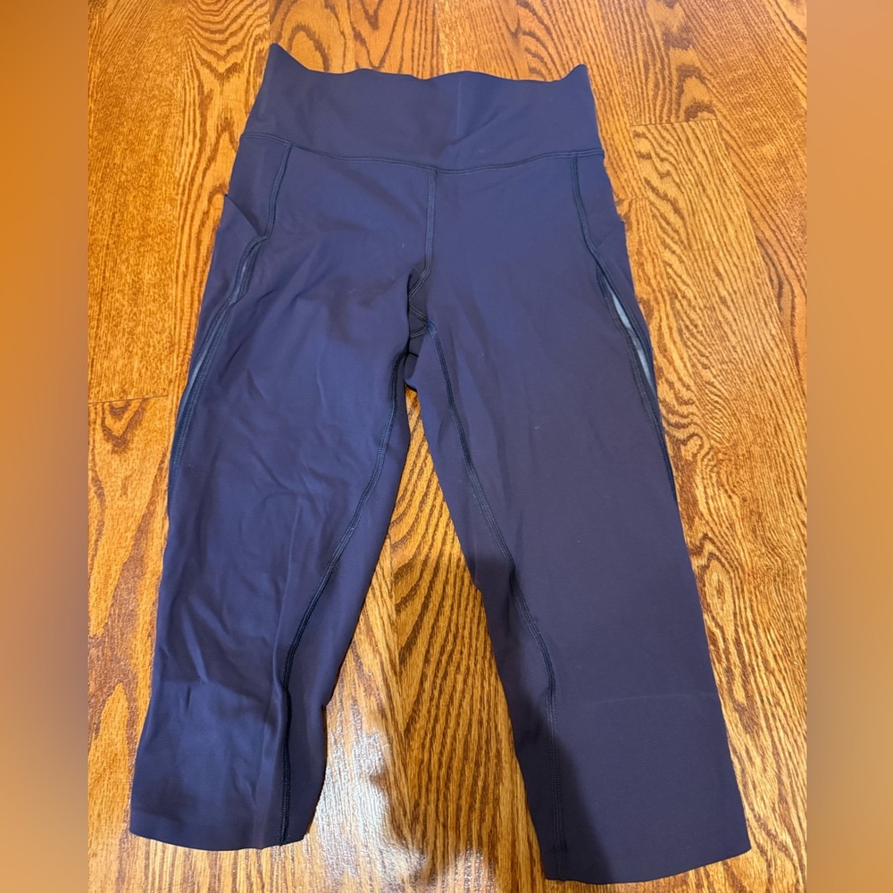 Lululemon, plum purple High-Waisted capri running/yoga/pilates Leggings size 4